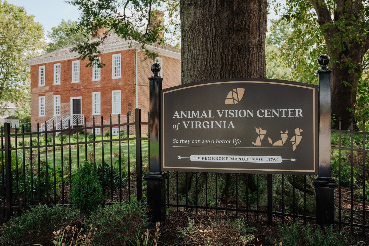 AVCVA_Pembroke Manor House_Exterior Signage Animal Vision Center of VA